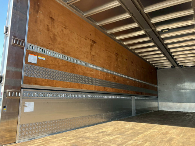 UDトラックス（日産） クオン 大型 ウィング 2PG-CG5CA(103393) 11枚目