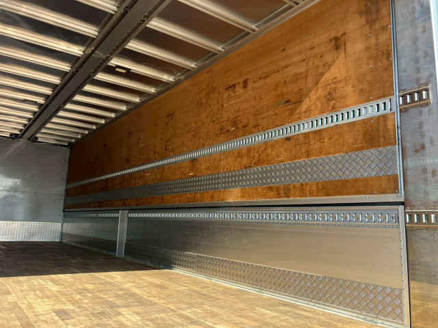 UDトラックス（日産） クオン 大型 ウィング 2PG-CG5CA(103393) 20枚目