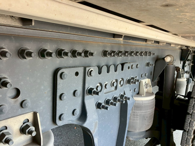 UDトラックス（日産） クオン 大型 ウィング 2PG-CG5CA(103393) 24枚目