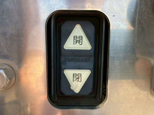 UDトラックス（日産） クオン 大型 ウィング 2PG-CG5CA(103393) 32枚目