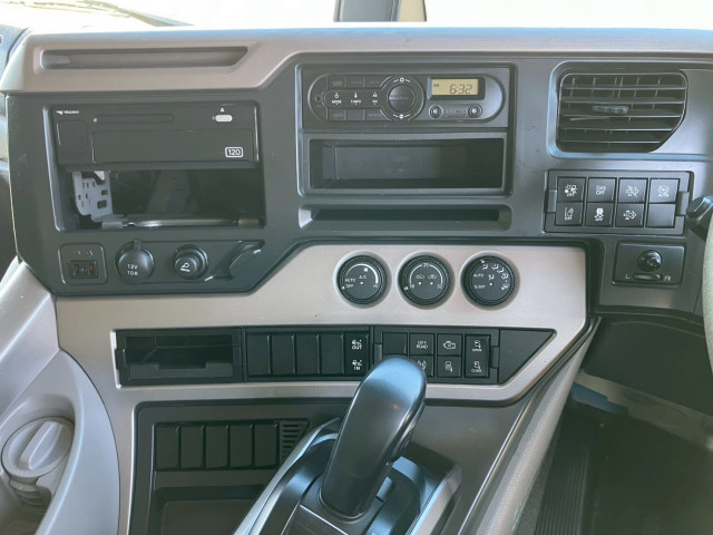 UDトラックス（日産） クオン 大型 ウィング 2PG-CG5CA(103393) 41枚目