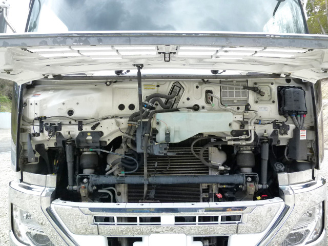 UDトラックス（日産） クオン 大型 ウィング 2PG-CG5CA(103399) 8枚目