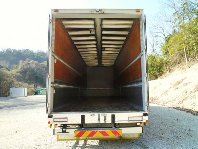 UDトラックス（日産） クオン 大型 ウィング 2PG-CG5CA(103399) 11枚目