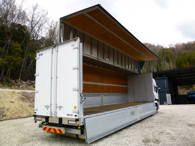 UDトラックス（日産） クオン 大型 ウィング 2PG-CG5CA(103399) 19枚目