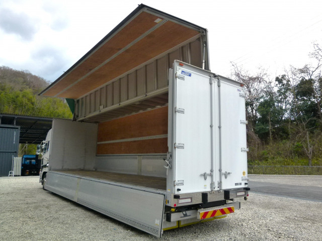 UDトラックス（日産） クオン 大型 ウィング 2PG-CG5CA(103399) 20枚目