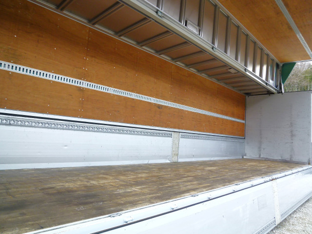 UDトラックス（日産） クオン 大型 ウィング 2PG-CG5CA(103399) 21枚目