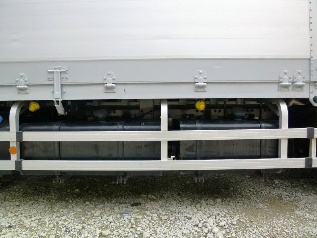 UDトラックス（日産） クオン 大型 ウィング 2PG-CG5CA(103399) 28枚目