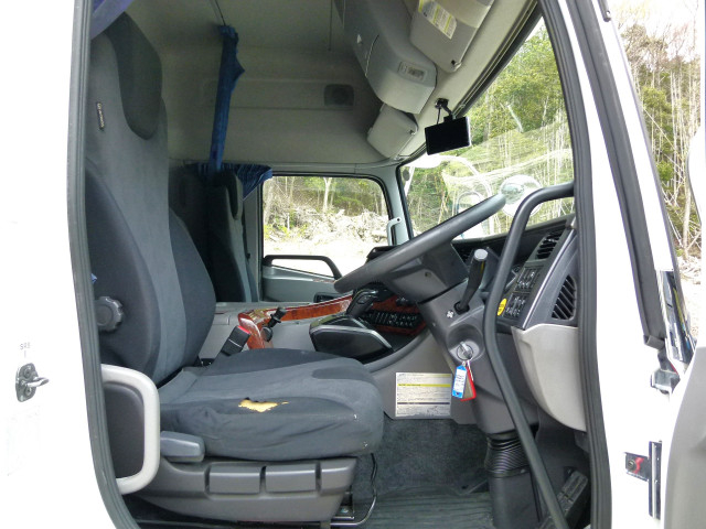 UDトラックス（日産） クオン 大型 ウィング 2PG-CG5CA(103399) 29枚目