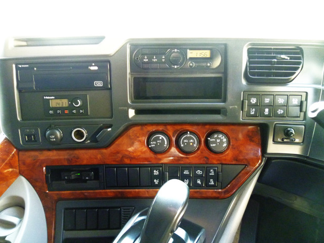 UDトラックス（日産） クオン 大型 ウィング 2PG-CG5CA(103399) 30枚目