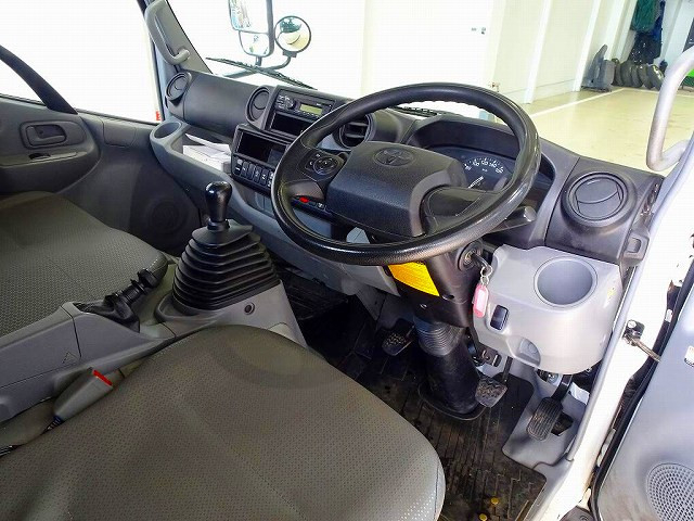 トヨタ ダイナ 小型 平ボディ 2KG-XZU675(103048) 5枚目