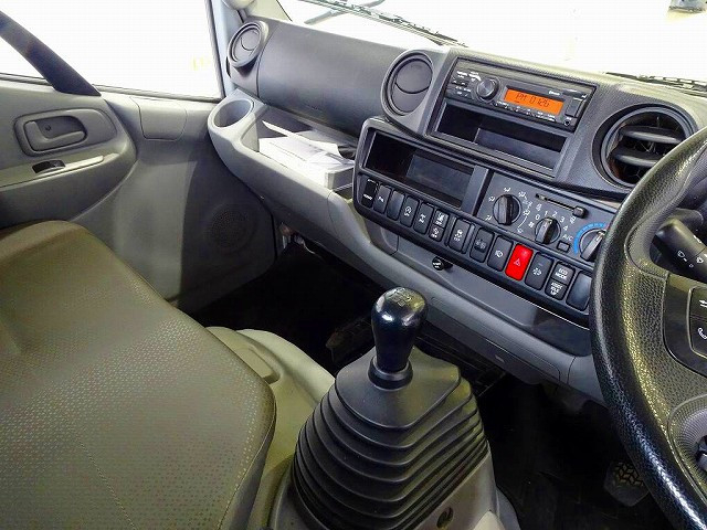 トヨタ ダイナ 小型 平ボディ 2KG-XZU675(103048) 9枚目