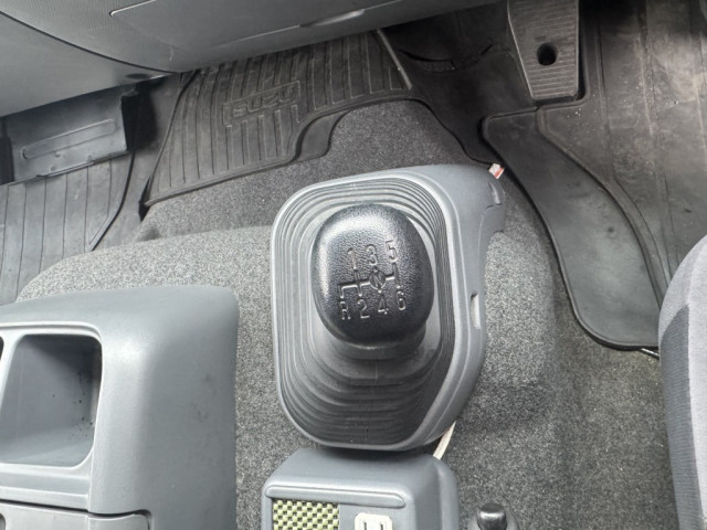 いすゞ フォワード 中型 バン TKG-FRR90T2(103411) 33枚目