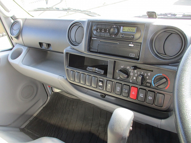 トヨタ ダイナ 小型 バン TPG-XZU605(103419) 9枚目