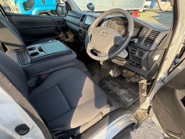 トヨタ レジアスエース 小型 バン CBF-TRH200V(103422) 10枚目