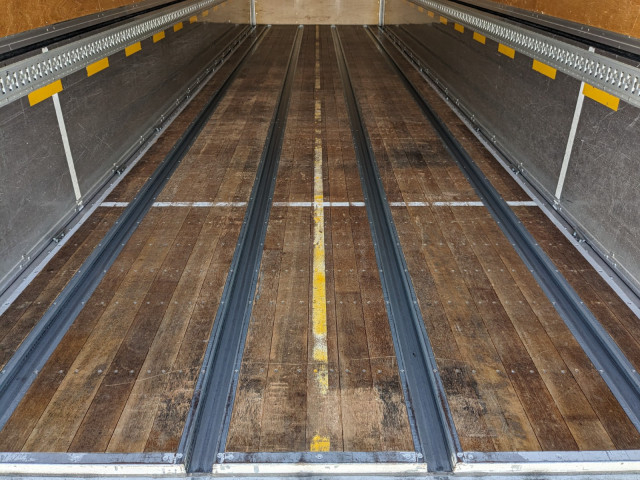 UDトラックス（日産） クオン 大型 ウィング 2PG-CD5CA(103436) 11枚目