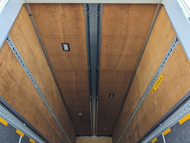 UDトラックス（日産） クオン 大型 ウィング 2PG-CD5CA(103436) 12枚目