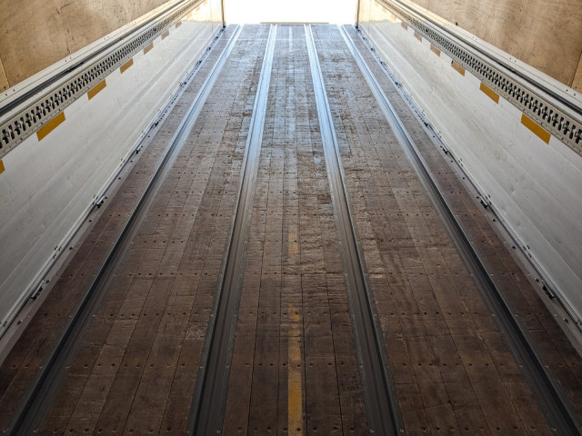 UDトラックス（日産） クオン 大型 ウィング 2PG-CD5CA(103436) 16枚目