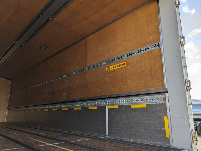 UDトラックス（日産） クオン 大型 ウィング 2PG-CD5CA(103436) 17枚目