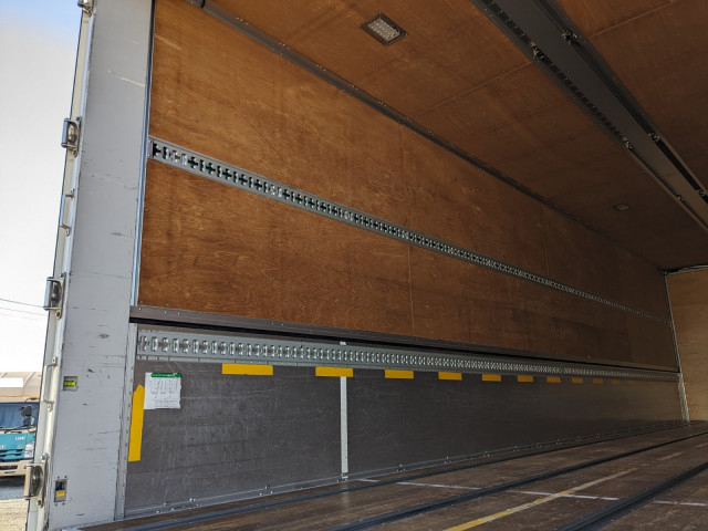 UDトラックス（日産） クオン 大型 ウィング 2PG-CD5CA(103436) 18枚目