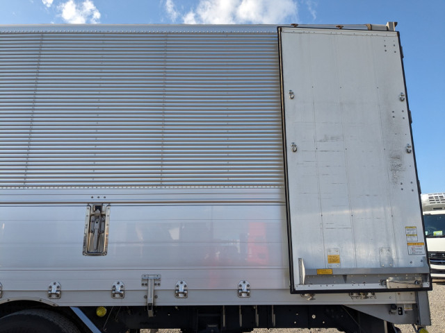 UDトラックス（日産） クオン 大型 ウィング 2PG-CD5CA(103436) 19枚目