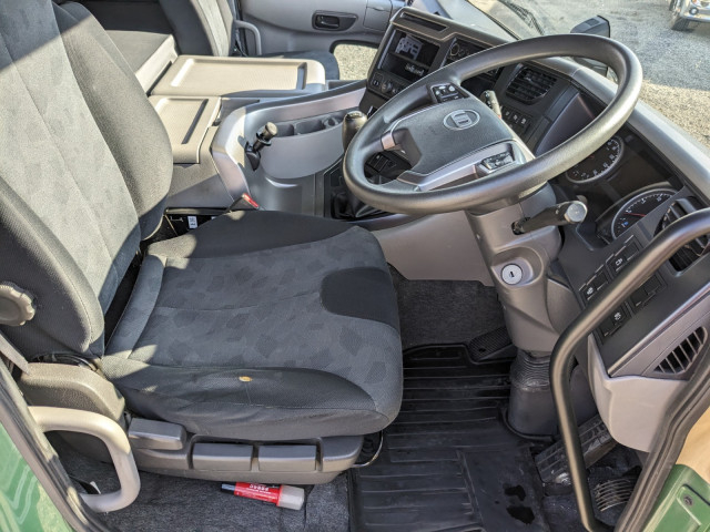 UDトラックス（日産） クオン 大型 ウィング 2PG-CD5CA(103436) 27枚目