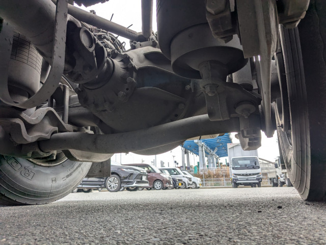 UDトラックス（日産） クオン 大型 トラクタ QKG-GK6XAB(103439) 9枚目