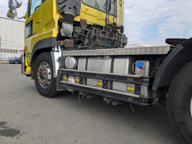 UDトラックス（日産） クオン 大型 トラクタ QKG-GK6XAB(103439) 10枚目