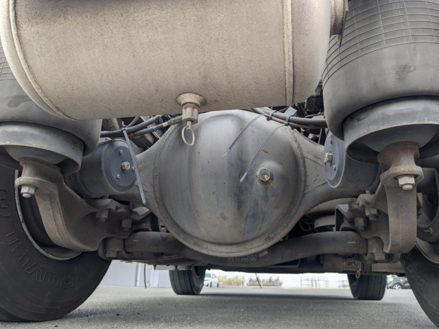 UDトラックス（日産） クオン 大型 トラクタ QKG-GK6XAB(103439) 11枚目