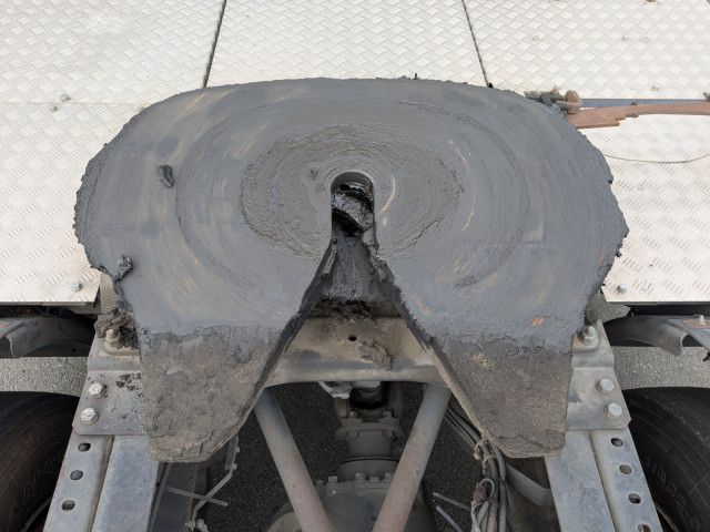 UDトラックス（日産） クオン 大型 トラクタ QKG-GK6XAB(103439) 14枚目