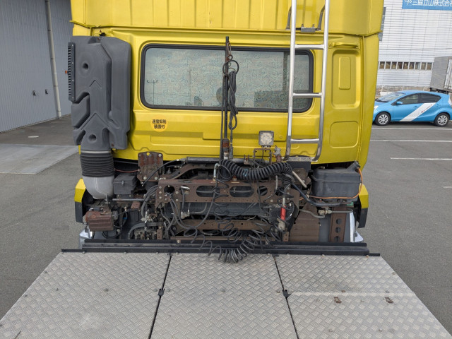 UDトラックス（日産） クオン 大型 トラクタ QKG-GK6XAB(103439) 16枚目