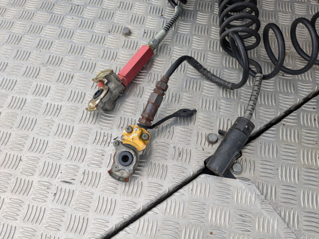 UDトラックス（日産） クオン 大型 トラクタ QKG-GK6XAB(103439) 18枚目