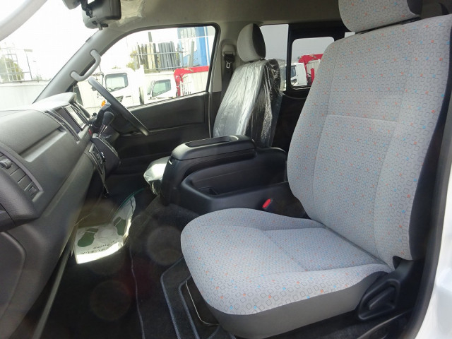 トヨタ 小型 バス 3DF-GDH223B(103592) 32枚目