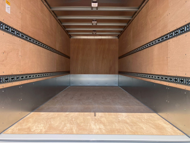 三菱ふそう キャンター 小型 バン 2PG-FEB80(103645) 10枚目