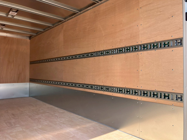 三菱ふそう キャンター 小型 バン 2PG-FEB80(103645) 15枚目