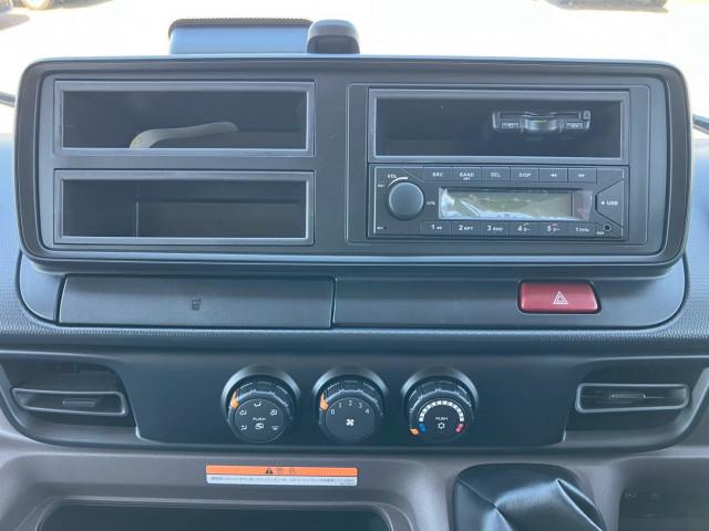 三菱ふそう キャンター 小型 バン 2PG-FEB80(103645) 30枚目