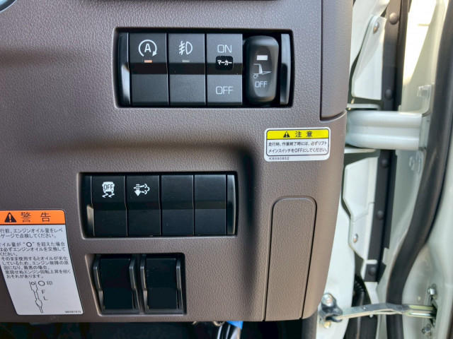 三菱ふそう キャンター 小型 バン 2PG-FEB80(103645) 32枚目
