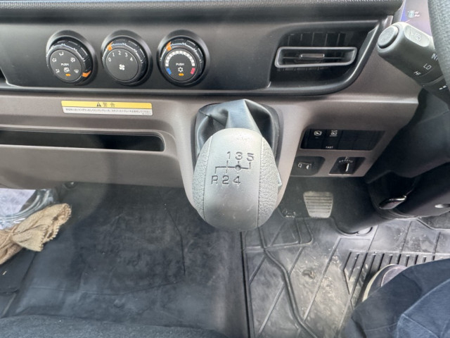 三菱ふそう キャンター 小型 平ボディ（クレーン付） 2RG-FEB80(103650) 32枚目