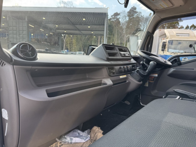 三菱ふそう キャンター 小型 平ボディ（クレーン付） 2RG-FEB80(103650) 40枚目