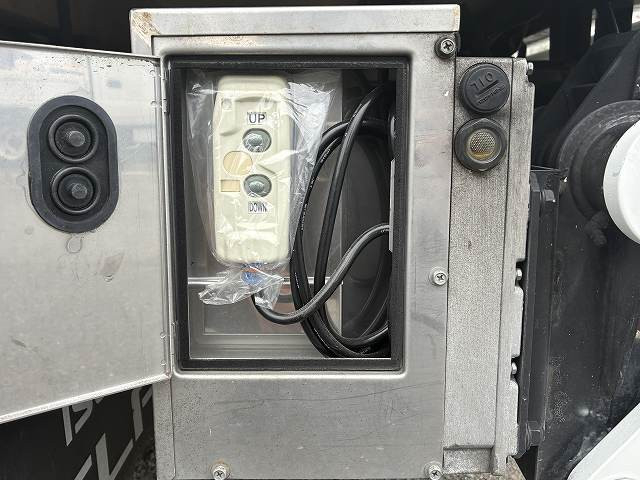 いすゞ エルフ 小型 平ボディ 2TG-NJR88AF(103652) 19枚目