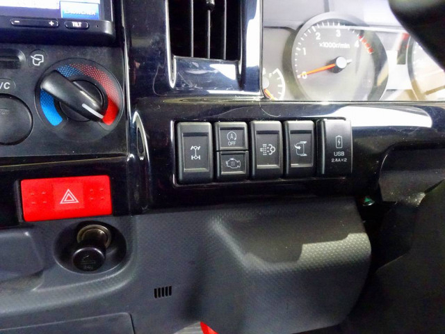 いすゞ エルフ 小型 Wキャブ 2RG-NJS88A(103655) 11枚目