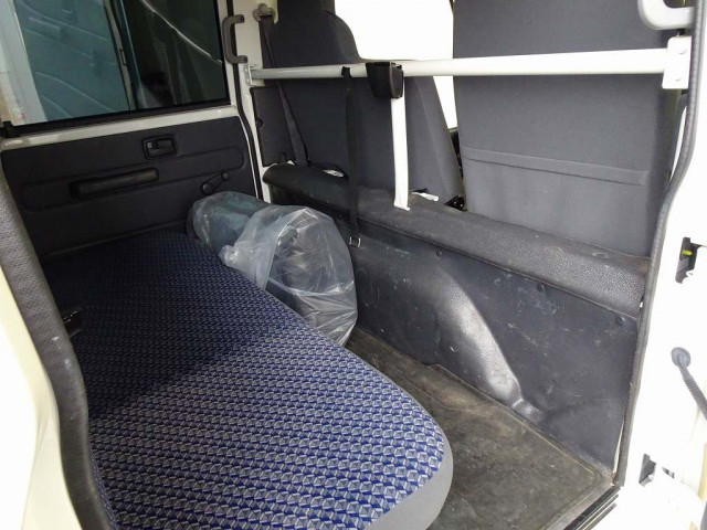 いすゞ エルフ 小型 Wキャブ 2RG-NJS88A(103655) 21枚目