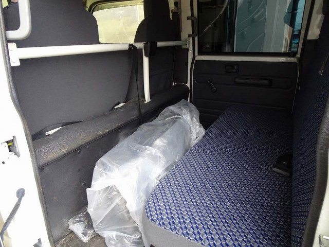 いすゞ エルフ 小型 Wキャブ 2RG-NJS88A(103655) 23枚目