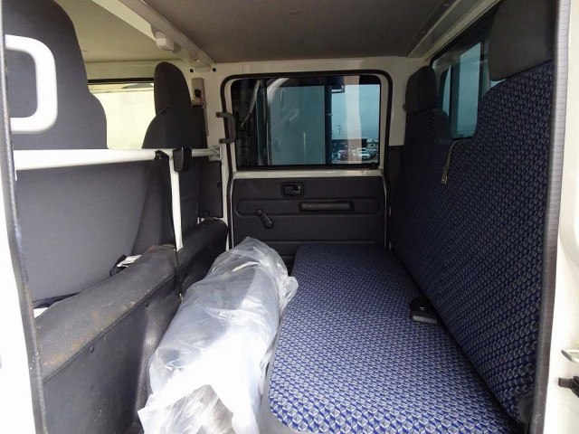 いすゞ エルフ 小型 Wキャブ 2RG-NJS88A(103655) 24枚目