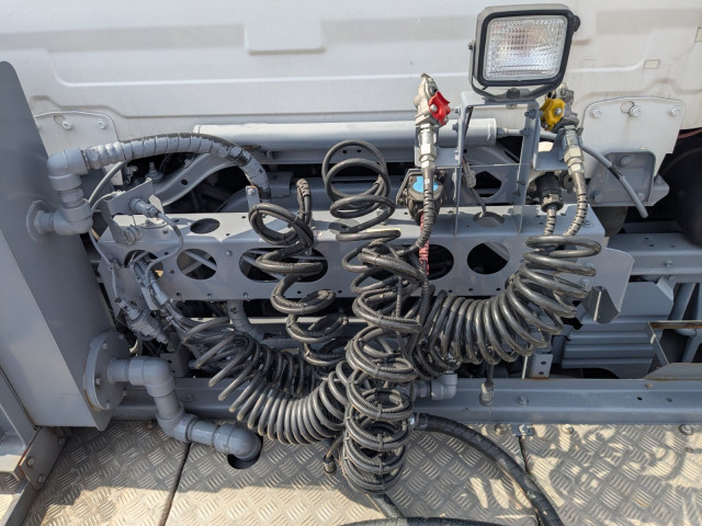 UDトラックス（日産） クオン 大型 トラクタ 2RG-GK5DAB(103658) 14枚目