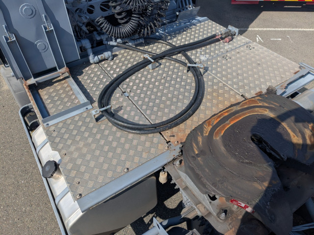 UDトラックス（日産） クオン 大型 トラクタ 2RG-GK5DAB(103659) 11枚目