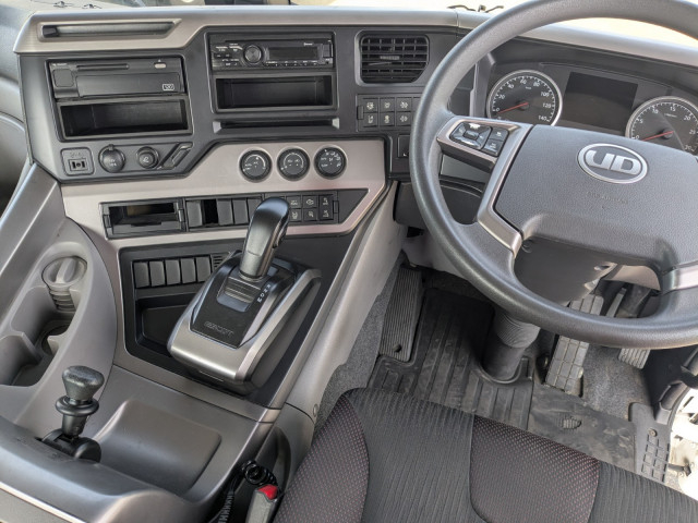 UDトラックス（日産） クオン 大型 トラクタ 2RG-GK5DAB(103658) 27枚目