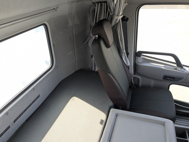 UDトラックス（日産） クオン 大型 トラクタ 2RG-GK5DAB(103658) 28枚目