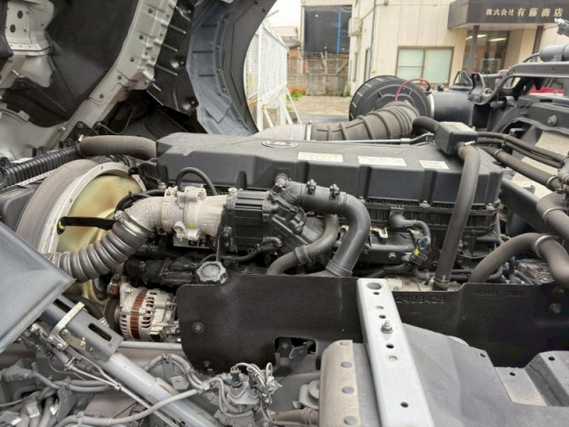 UDトラックス（日産） クオン 大型 トラクタ 2RG-GK5DAB(103661) 14枚目