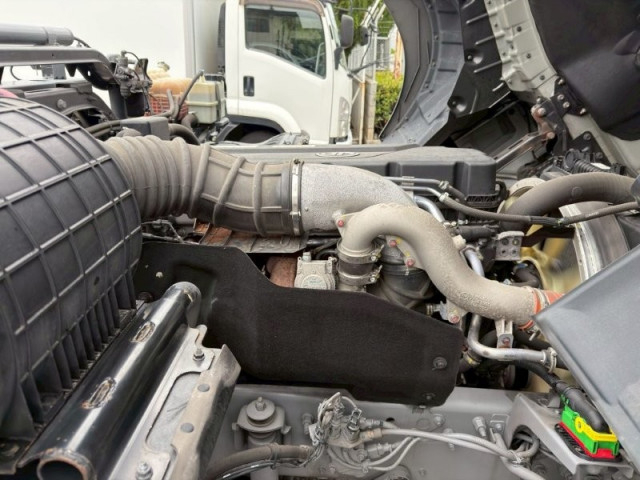 UDトラックス（日産） クオン 大型 トラクタ 2RG-GK5DAB(103661) 15枚目