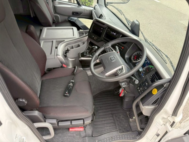 UDトラックス（日産） クオン 大型 トラクタ 2RG-GK5DAB(103661) 19枚目